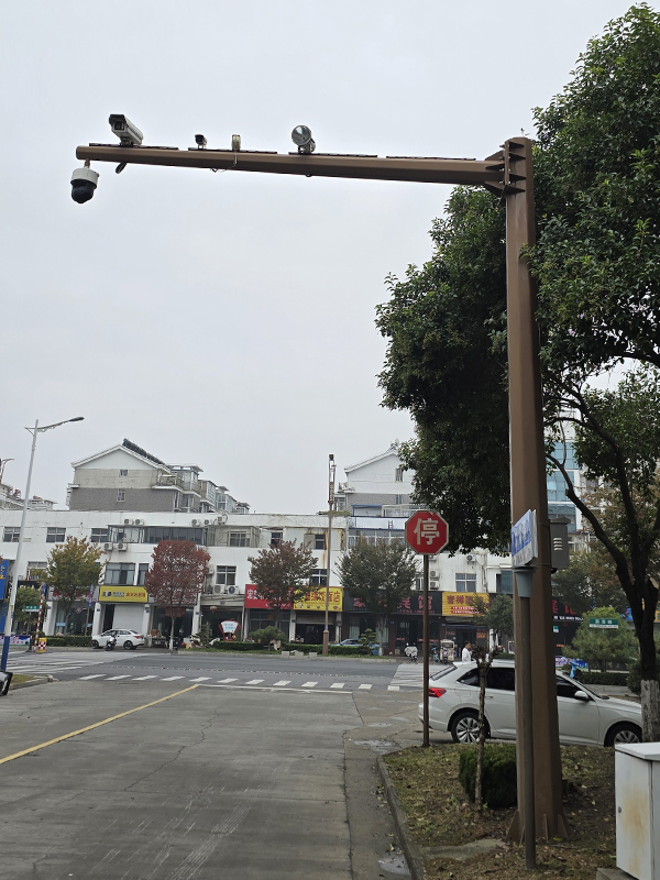 道路八角监控杆